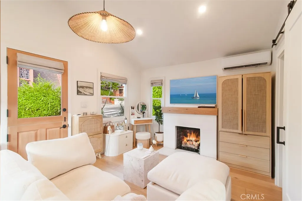 389 Park, Laguna Beach, California 92651 — photo 5