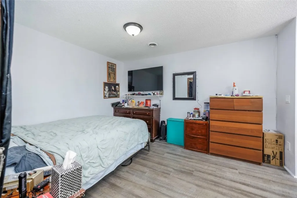 674 Senate Street, Costa Mesa, California 92627 home-pic-17