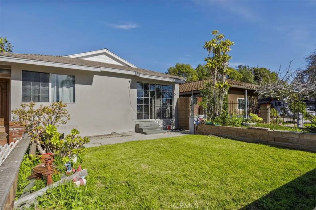 674 Senate Street, Costa Mesa, California 92627 home-pic-3
