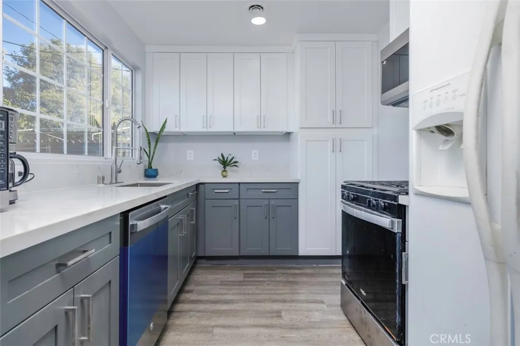 674 Senate Street, Costa Mesa, California 92627 home-pic-7