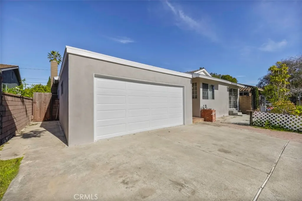 674 Senate Street, Costa Mesa, California 92627 home-pic-4