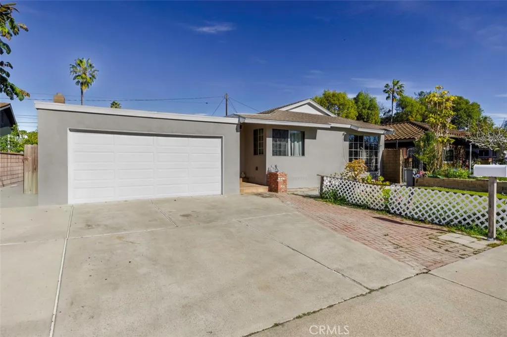 674 Senate Street, Costa Mesa, California 92627 home-pic-2