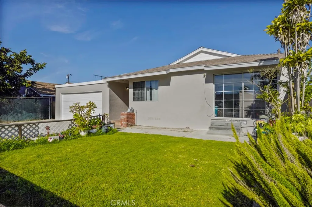 674 Senate Street, Costa Mesa, California 92627 home-pic-1