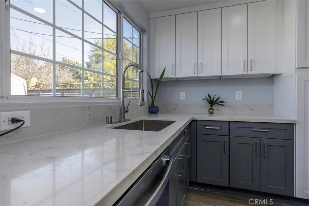674 Senate Street, Costa Mesa, California 92627 home-pic-8