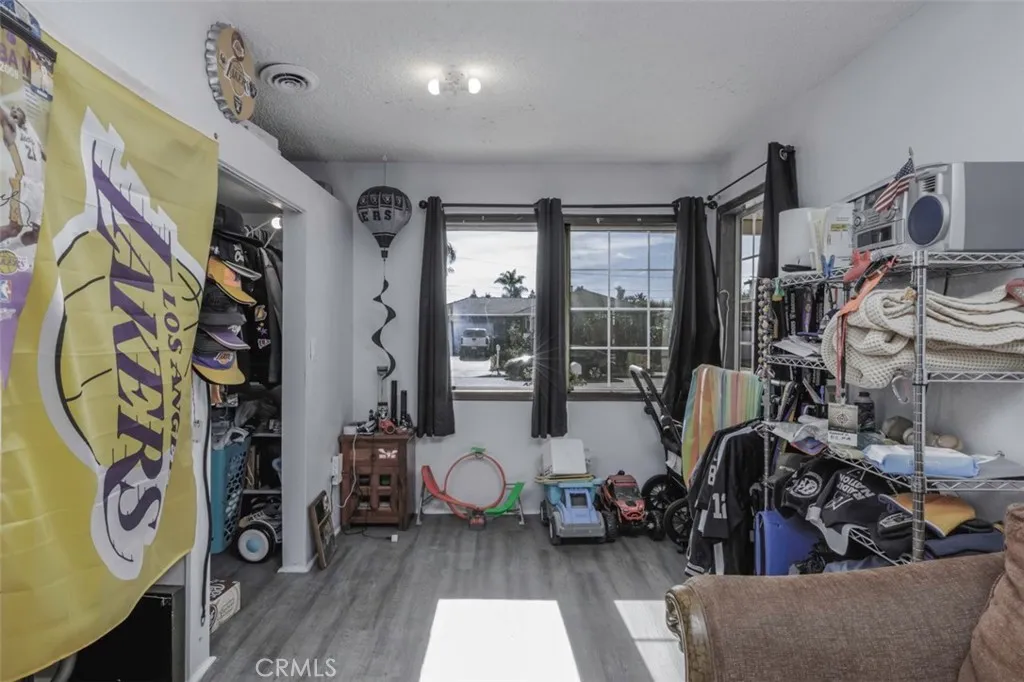 674 Senate Street, Costa Mesa, California 92627 home-pic-19