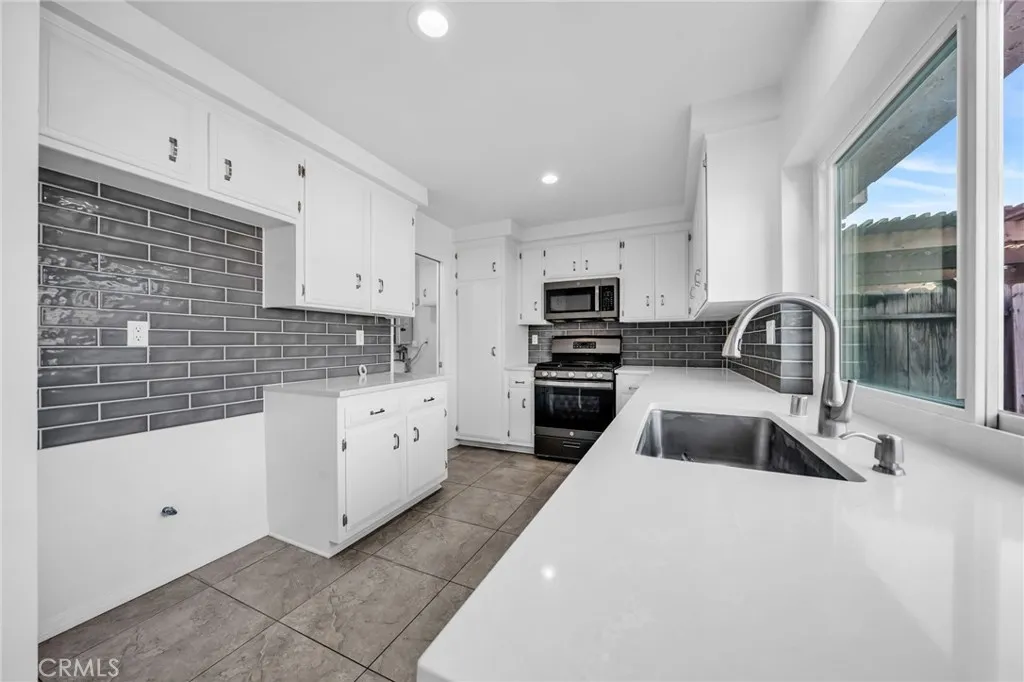 6842 Amelia Way, Cypress, California 90630 home-pic-6