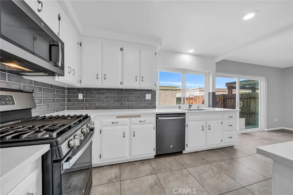 6842 Amelia Way, Cypress, California 90630 home-pic-5