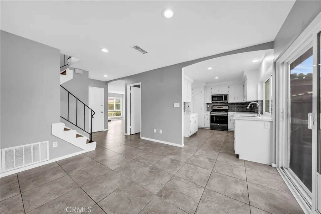 6842 Amelia Way, Cypress, California 90630 home-pic-10