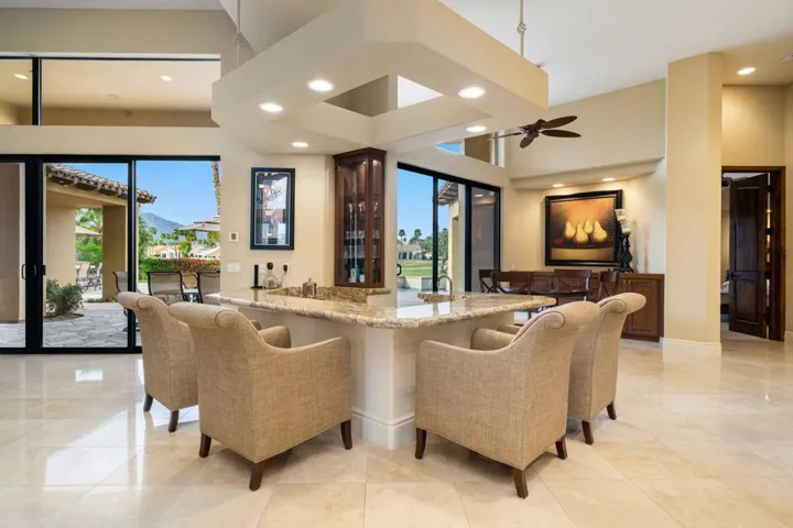 Bar and Breakfast Nook
