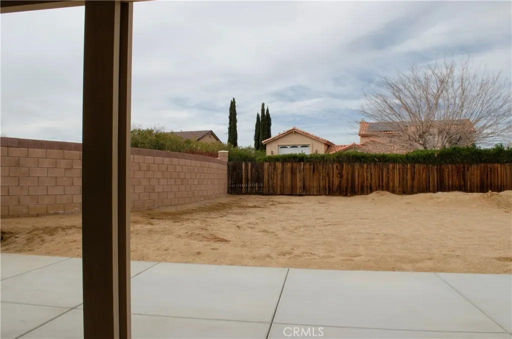 13250 Ivanpah Road, Apple Valley, California 92308 home-pic-6