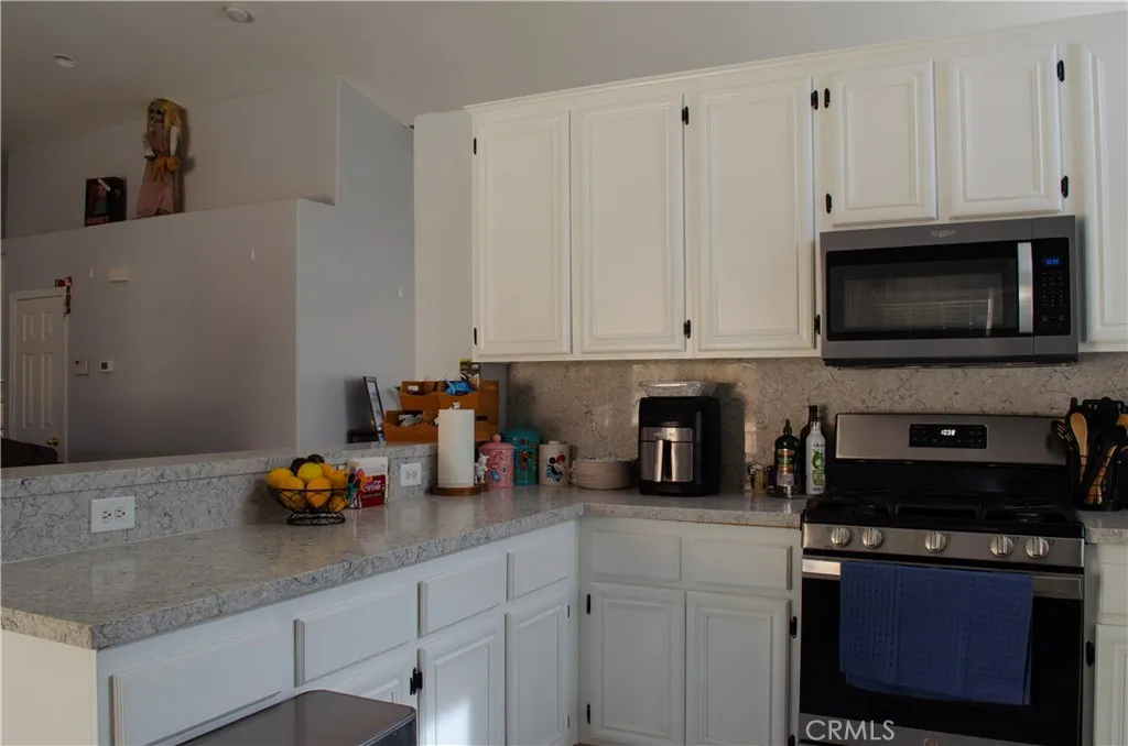 13250 Ivanpah Road, Apple Valley, California 92308 home-pic-9