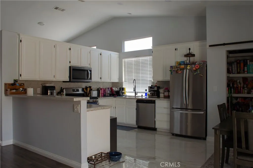 13250 Ivanpah Road, Apple Valley, California 92308 home-pic-13