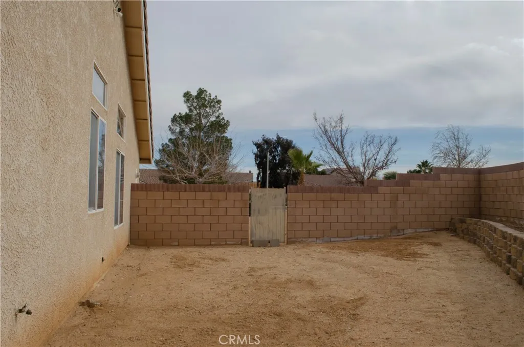 13250 Ivanpah Road, Apple Valley, California 92308 home-pic-26