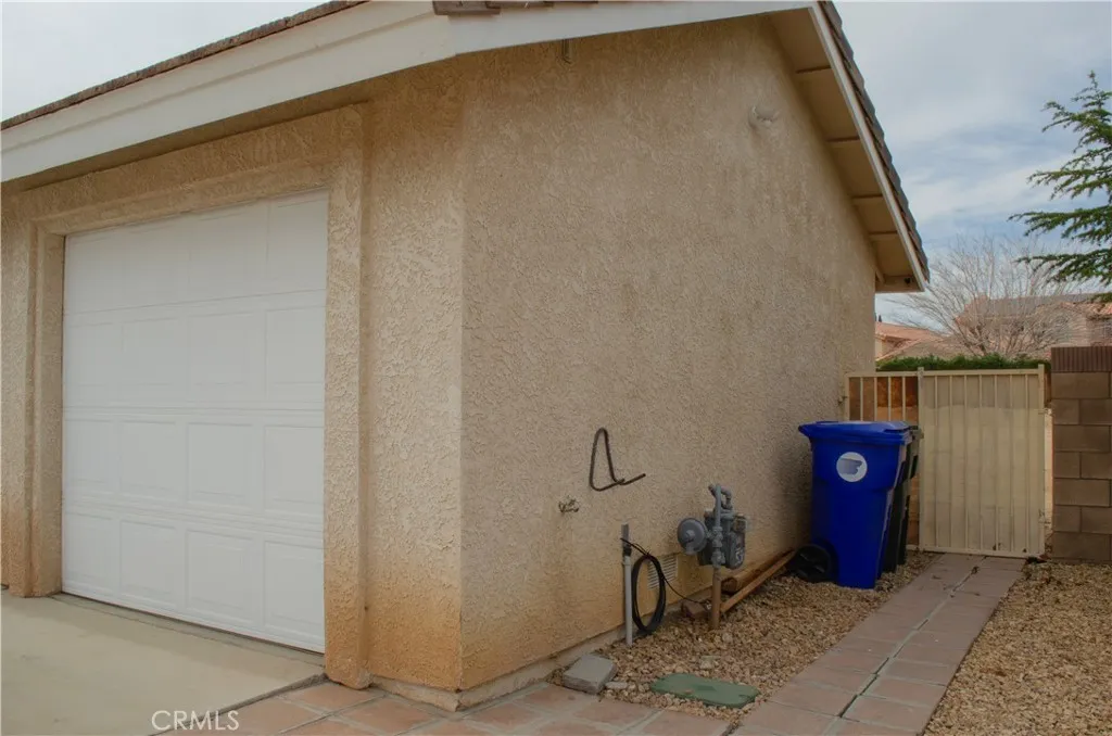 13250 Ivanpah Road, Apple Valley, California 92308 home-pic-28