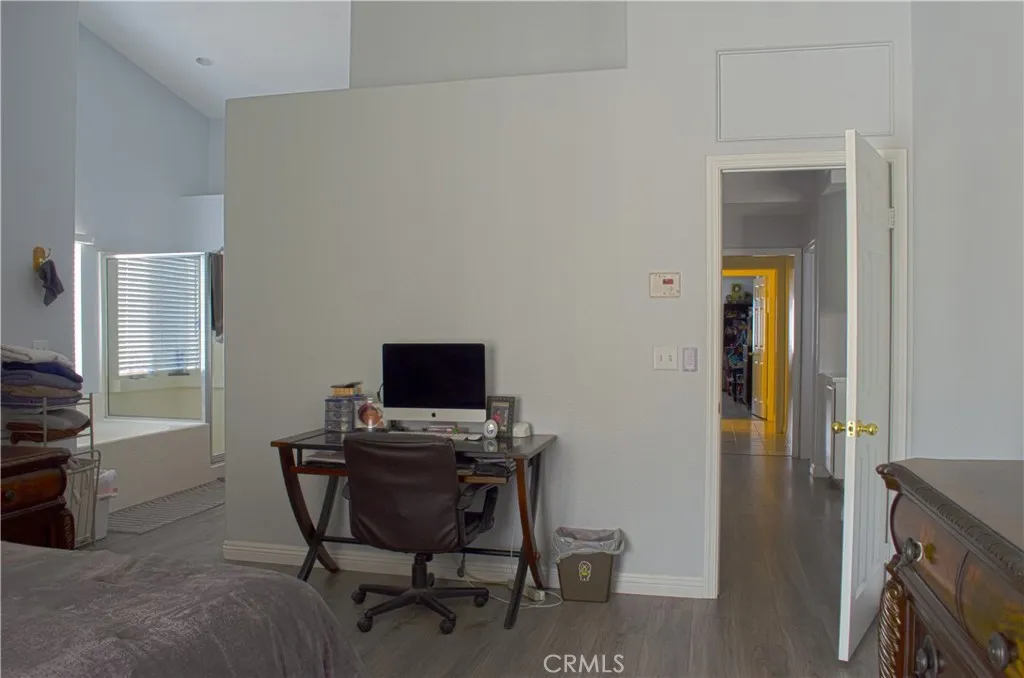 13250 Ivanpah Road, Apple Valley, California 92308 home-pic-17