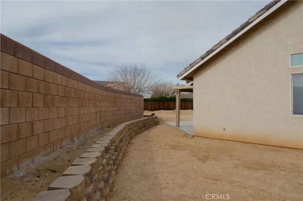 13250 Ivanpah Road, Apple Valley, California 92308 home-pic-27