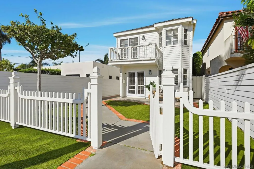 868 A Ave, Coronado, California 92118 home-pic-3