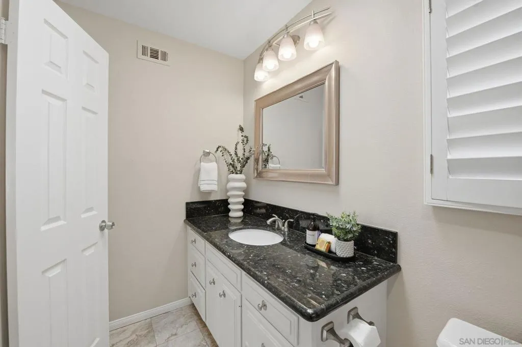 868 A Ave, Coronado, California 92118 home-pic-21