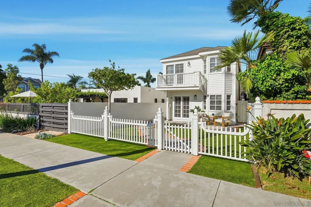 868 A Ave, Coronado, California 92118 home-pic-1