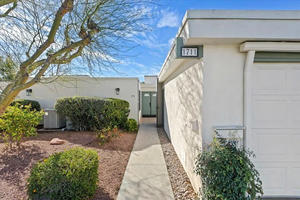 1711 Grand Bahama Drive W, Palm Springs, California 92264 home-pic-3