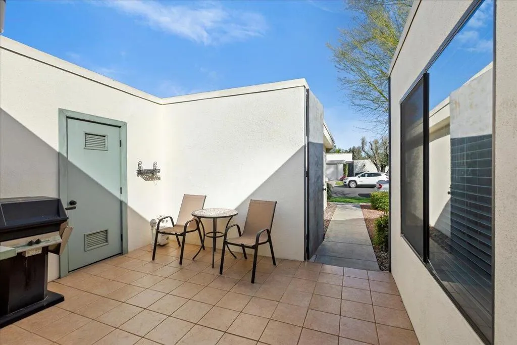 1711 Grand Bahama Drive W, Palm Springs, California 92264 home-pic-5