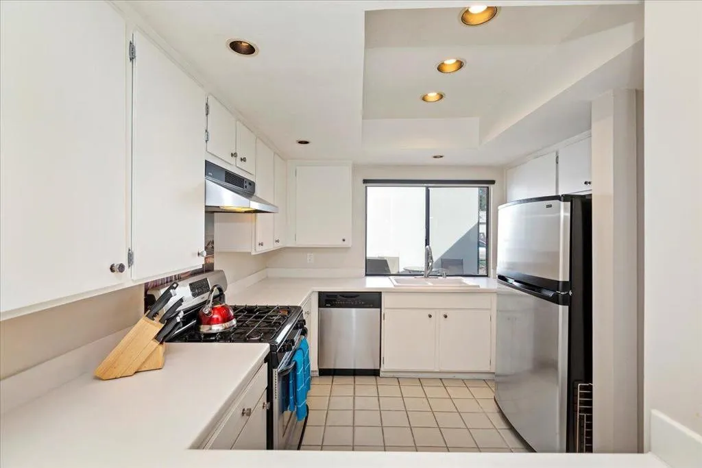 1711 Grand Bahama Drive W, Palm Springs, California 92264 home-pic-10