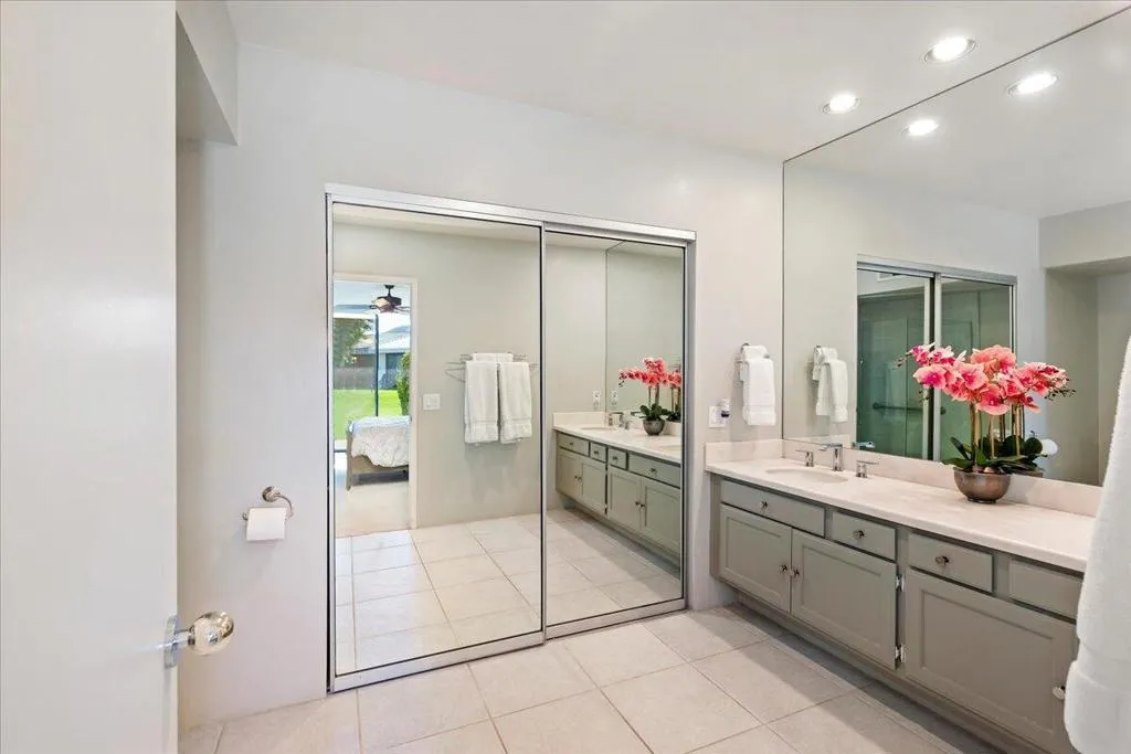 1711 Grand Bahama Drive W, Palm Springs, California 92264 home-pic-24