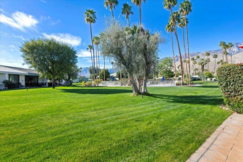 1711 Grand Bahama Drive W, Palm Springs, California 92264 home-pic-29