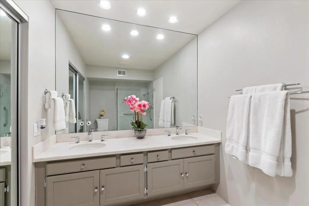 1711 Grand Bahama Drive W, Palm Springs, California 92264 home-pic-25