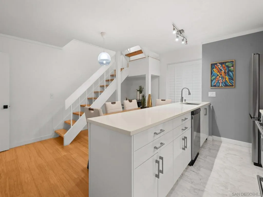 1251 Parker Pl 2d, San Diego, California 92109 home-pic-20