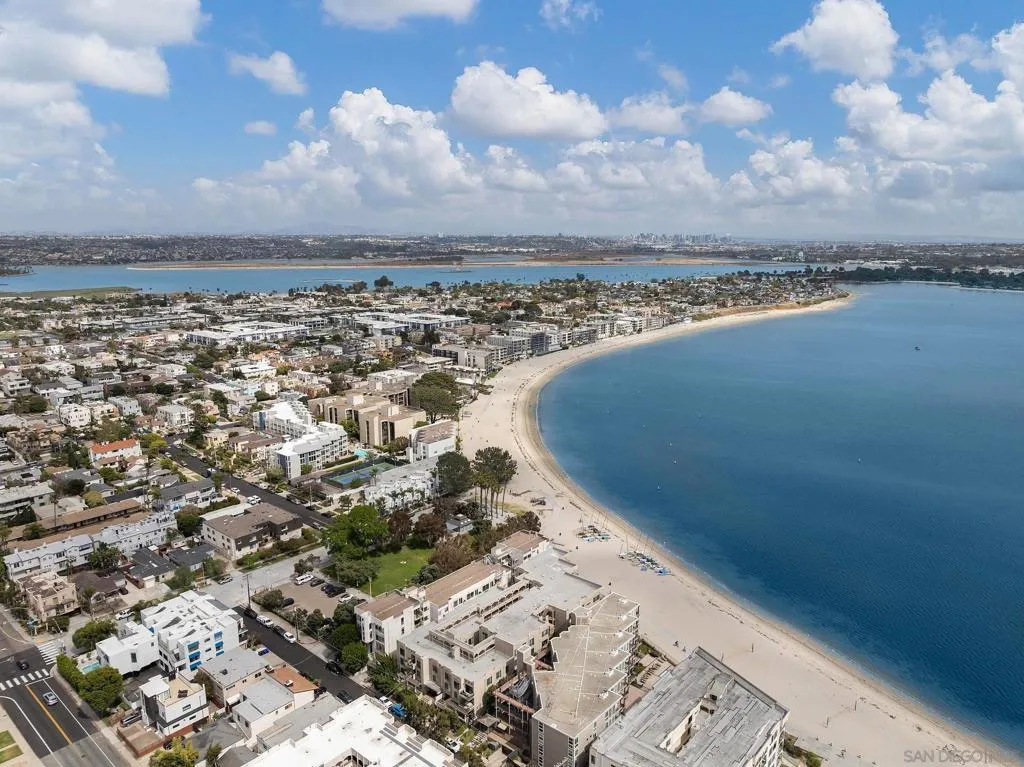 1251 Parker Pl 2d, San Diego, California 92109 home-pic-3