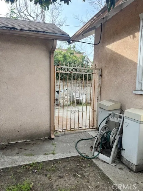 920 S Osage, Inglewood, California 90301 home-pic-3