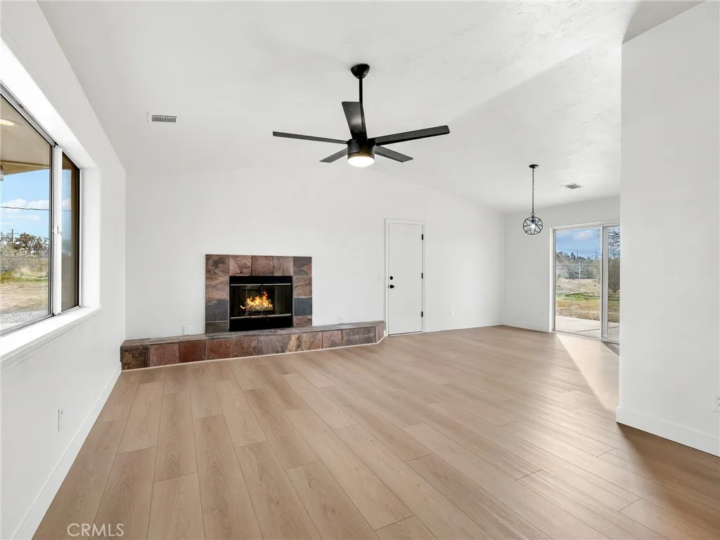 12780 Hacienda, Phelan, California 92371 home-pic-6