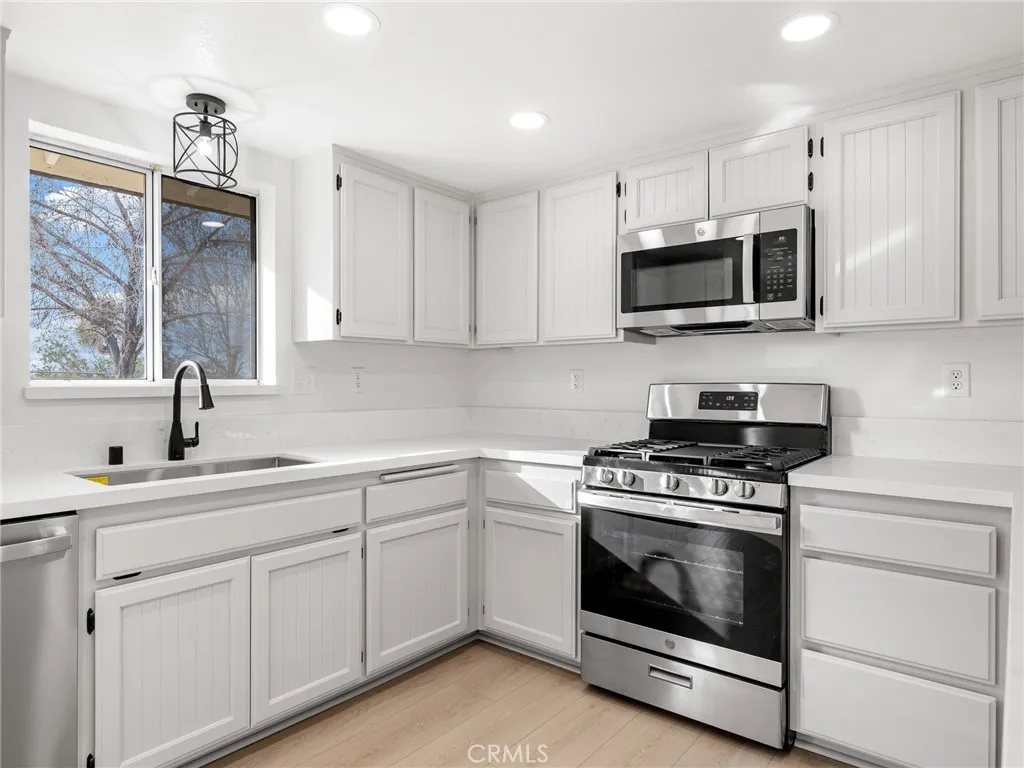 12780 Hacienda, Phelan, California 92371 home-pic-14