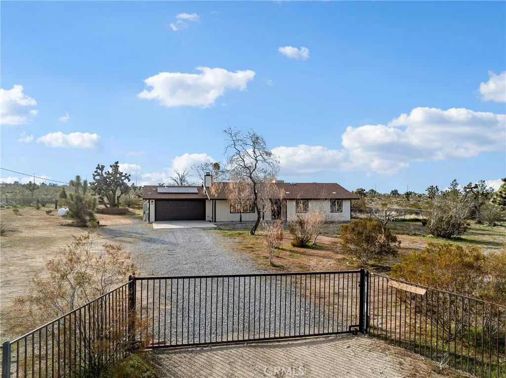 12780 Hacienda, Phelan, California 92371 home-pic-1