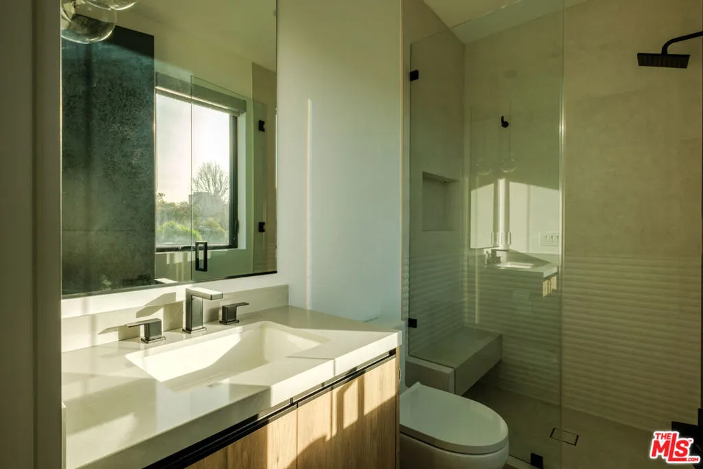 15473 La Maida Street, Sherman Oaks, California 91403 home-pic-40