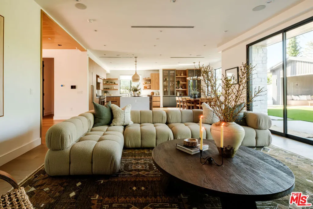 15473 La Maida Street, Sherman Oaks, California 91403 home-pic-9