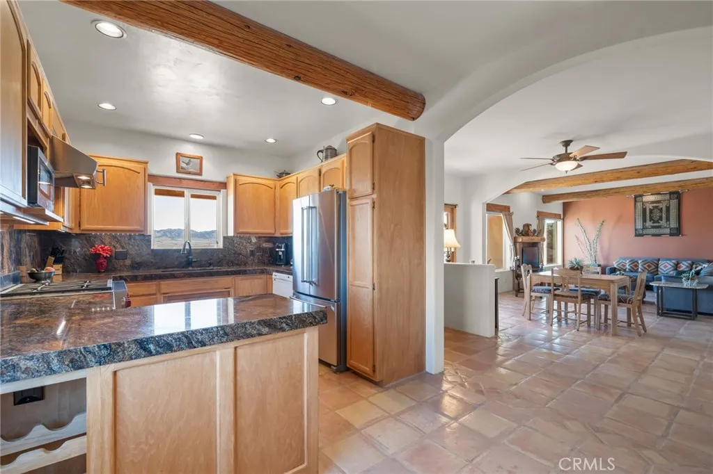 57710 Bandera, Yucca Valley, California 92284 home-pic-10