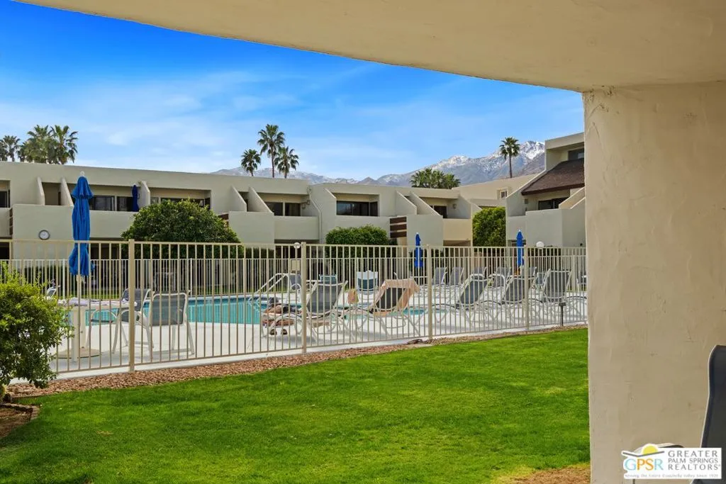 1655 E Palm Canyon Drive 111, Palm Springs, California 92264 home-pic-23