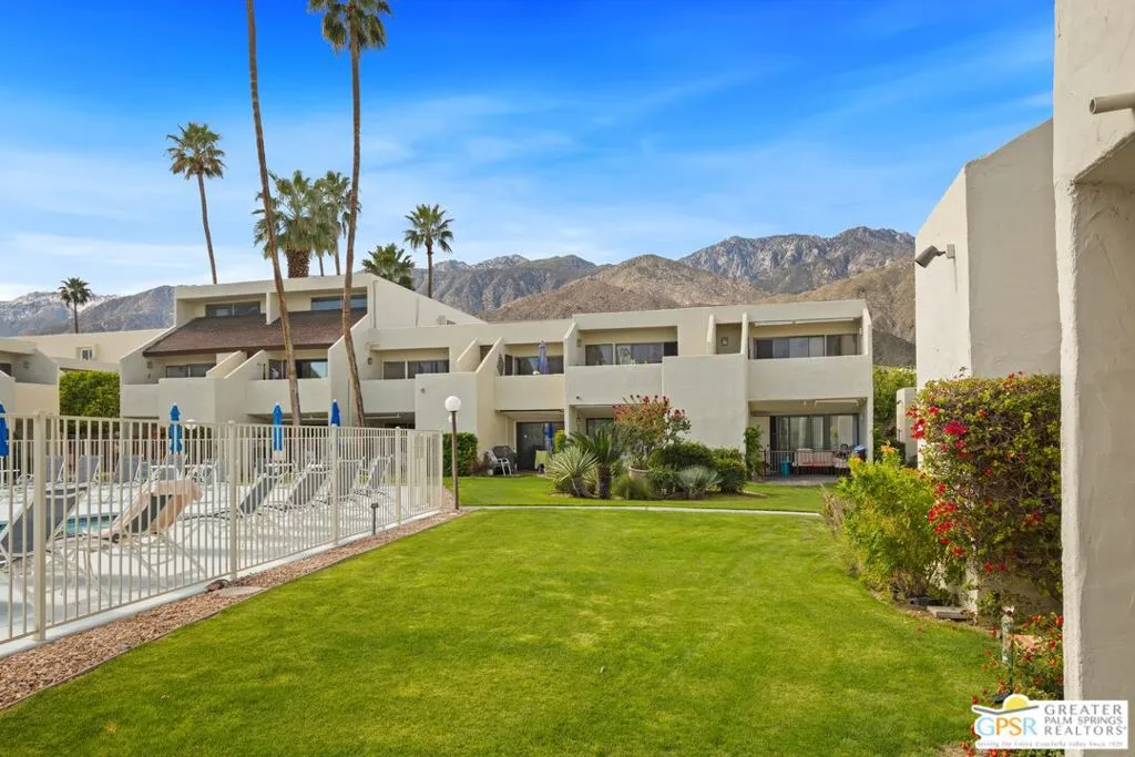 1655 E Palm Canyon Drive 111, Palm Springs, California 92264 home-pic-21