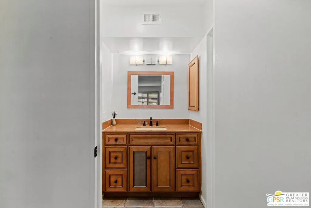 1655 E Palm Canyon Drive 111, Palm Springs, California 92264 home-pic-19
