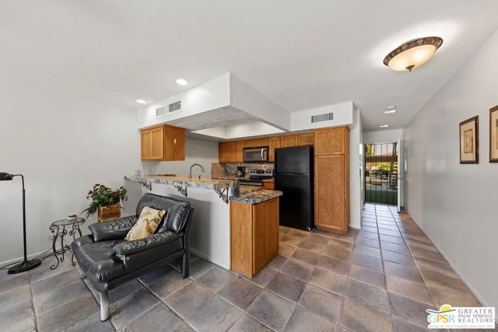 1655 E Palm Canyon Drive 111, Palm Springs, California 92264 home-pic-11
