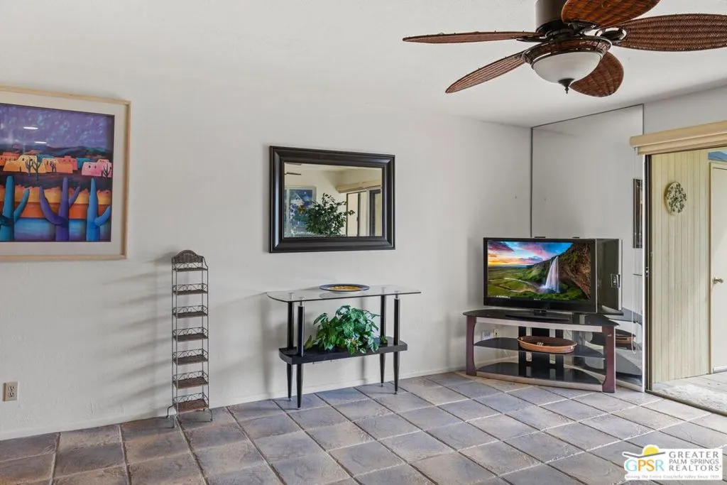 1655 E Palm Canyon Drive 111, Palm Springs, California 92264 home-pic-9