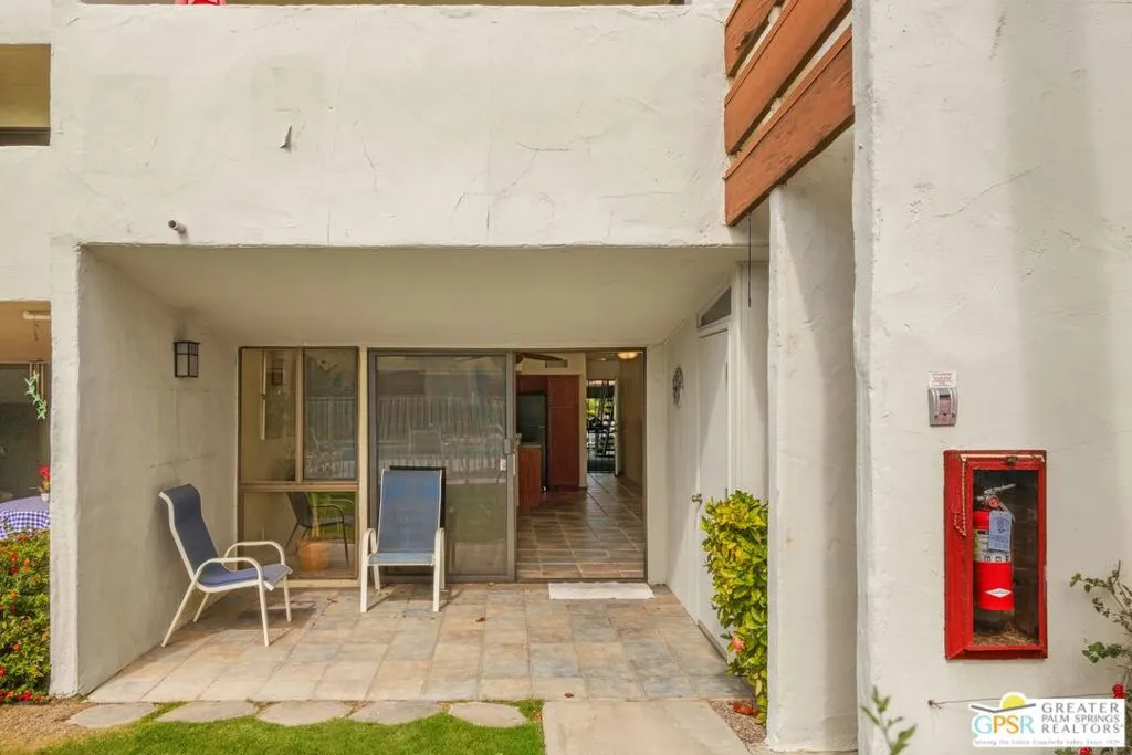1655 E Palm Canyon Drive 111, Palm Springs, California 92264 home-pic-22