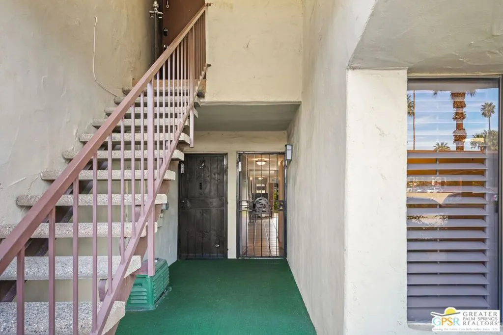 1655 E Palm Canyon Drive 111, Palm Springs, California 92264 home-pic-5