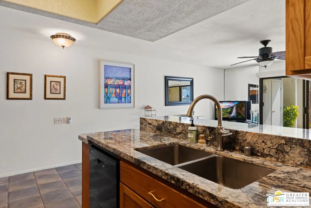 1655 E Palm Canyon Drive 111, Palm Springs, California 92264 home-pic-13