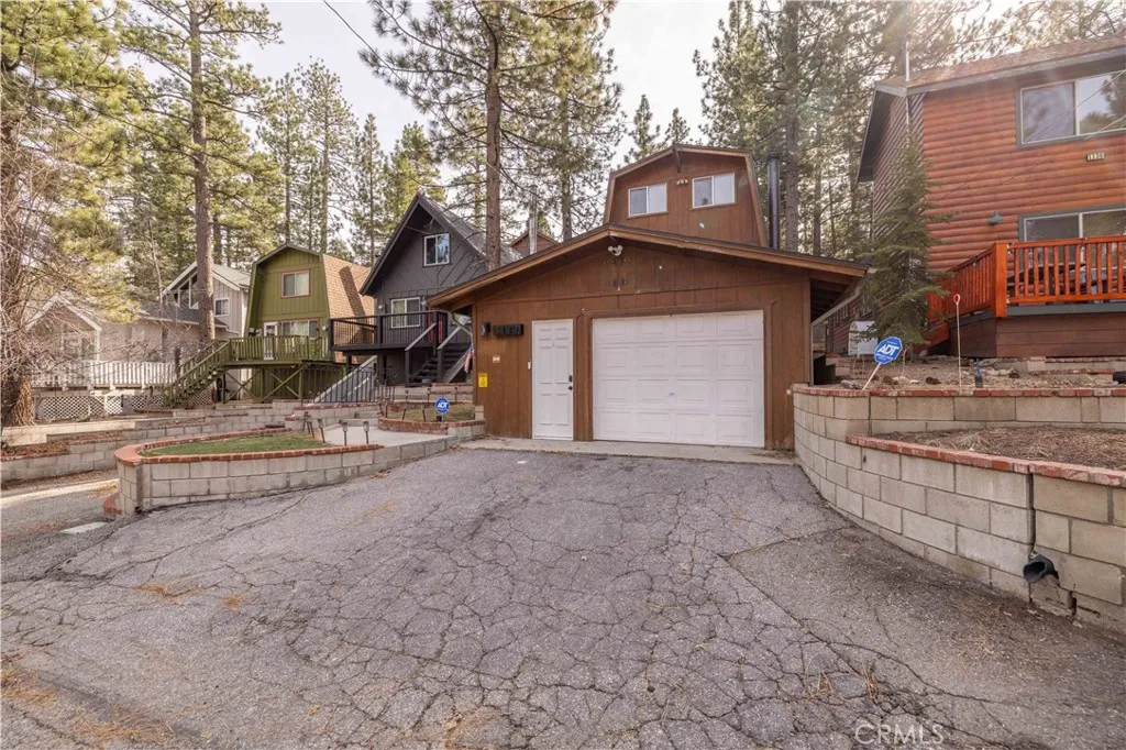 1130 Vine Avenue, Big Bear City, California 92314 home-pic-13