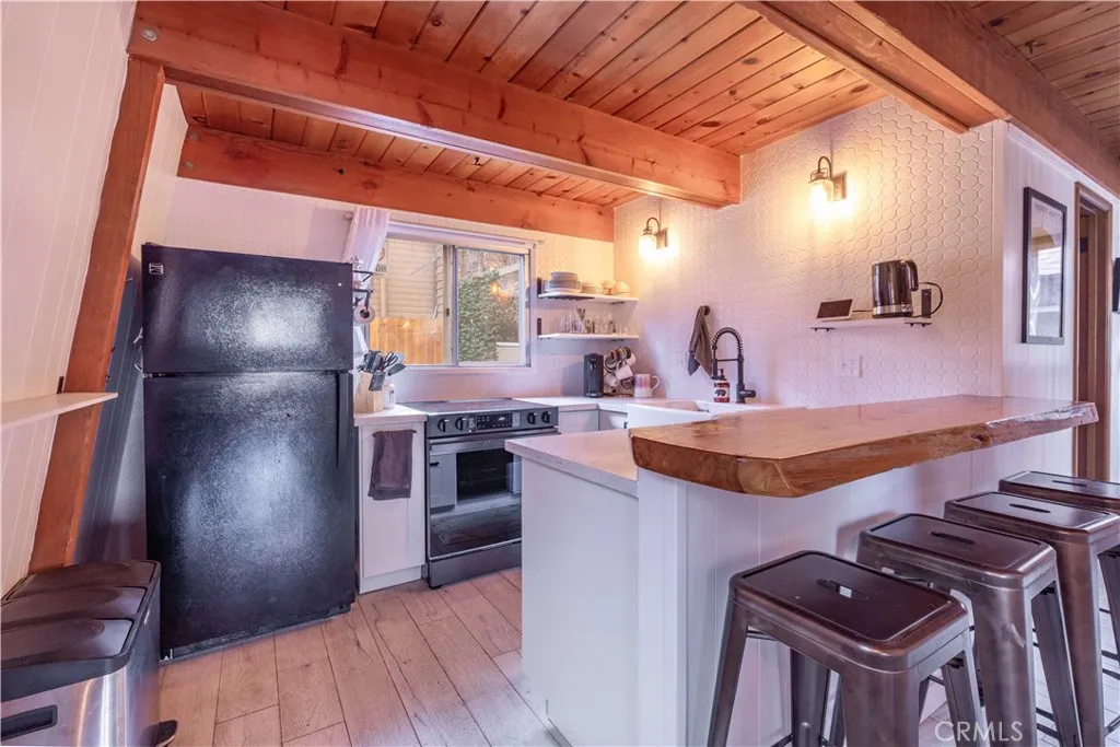 1130 Vine Avenue, Big Bear City, California 92314 home-pic-6