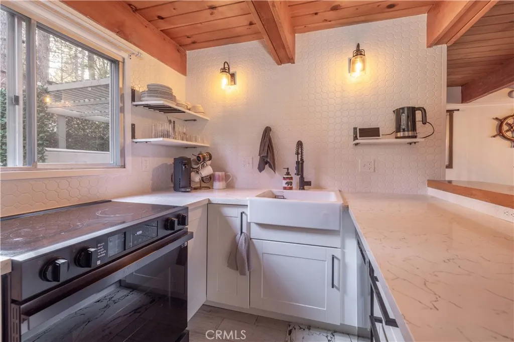 1130 Vine Avenue, Big Bear City, California 92314 home-pic-7