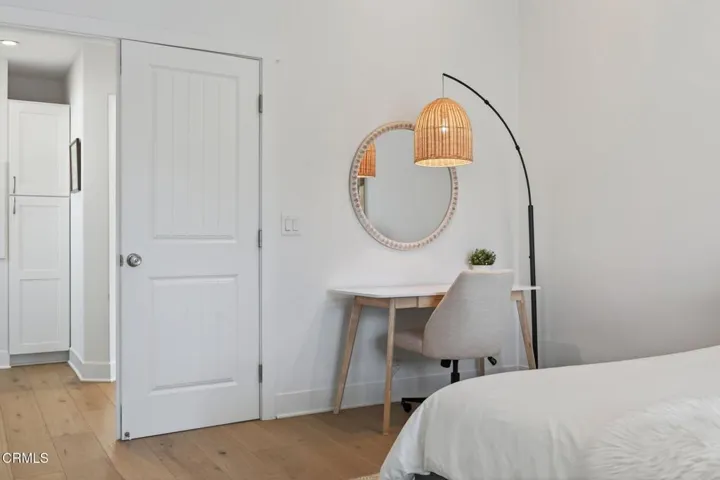 60-web-or-mls-021_Upmarketmedia_1111Dov-